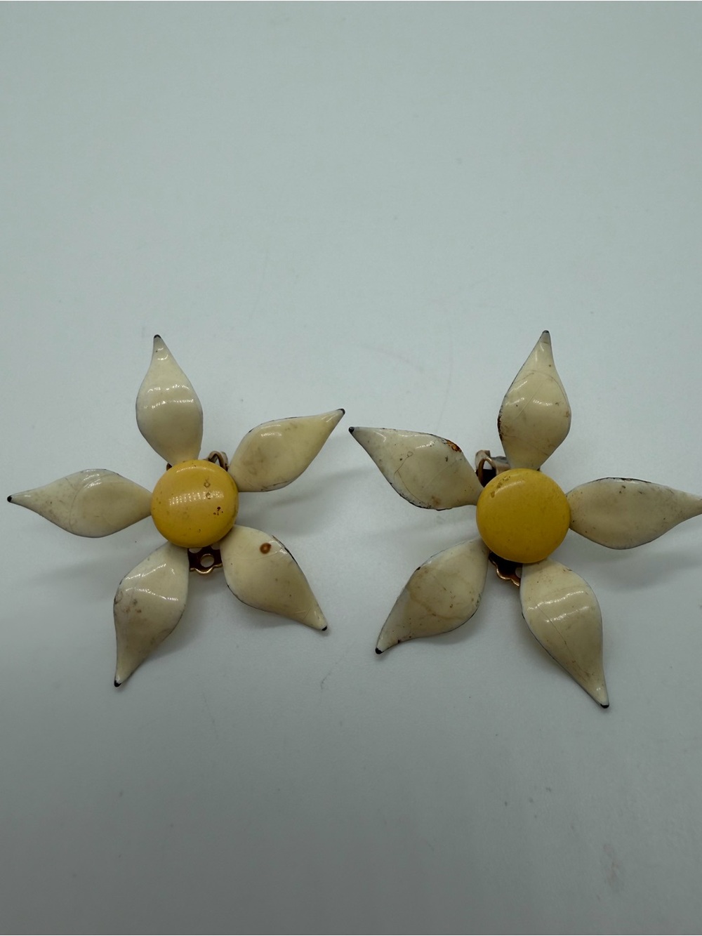 Vintage enamel gold tone flower clip on earrings